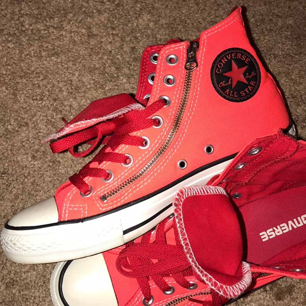 Red converse - Picture 7 of 7
